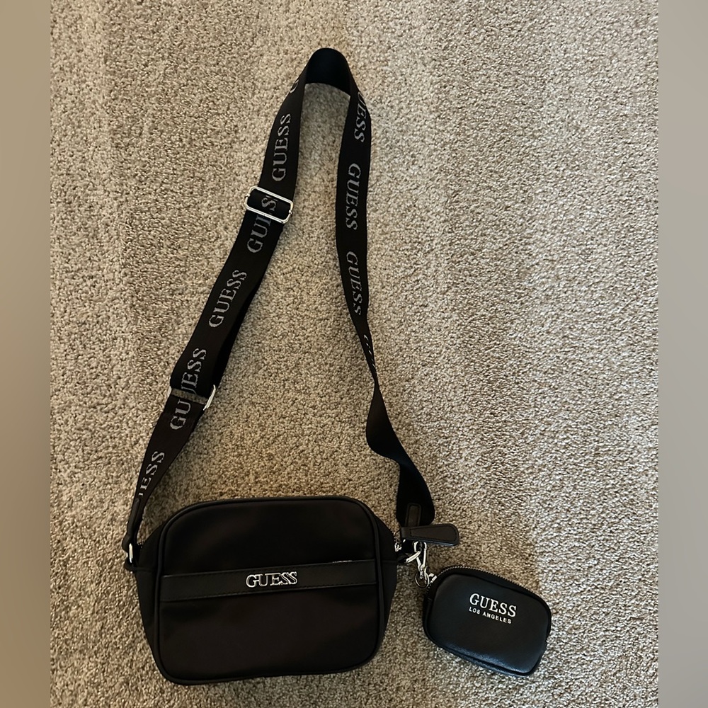🖤 NWOT Black Guess Shoulder Bag with Coin Purse/Card Holder 🖤